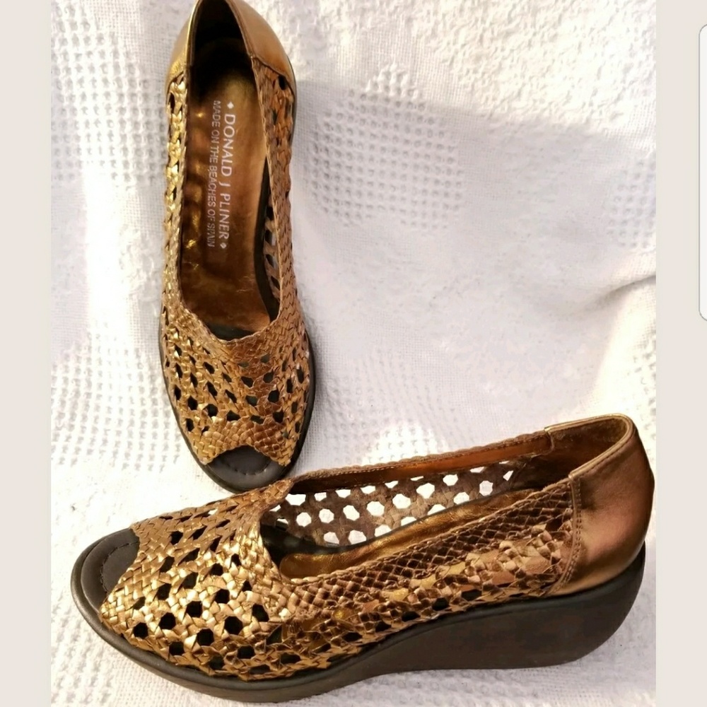 Donald J Pliner woven wedges peep toe 8 M metallic